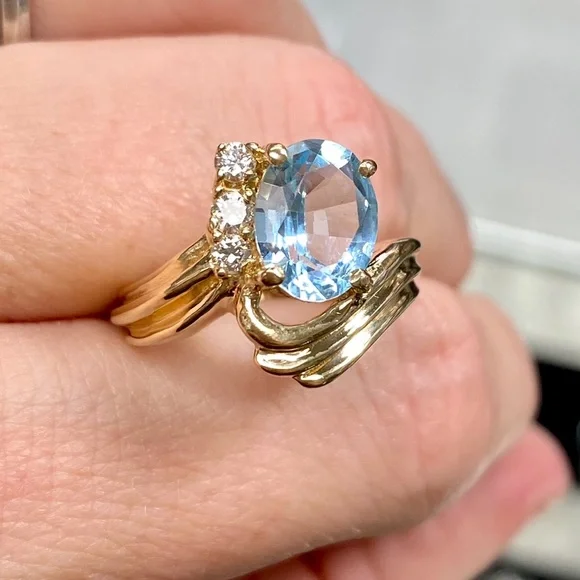 14k Yellow Gold Blue Topaz & Diamond Curved Cocktail Ring